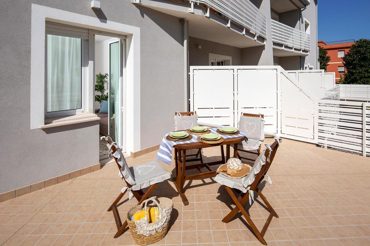Appartamenti Villa Miramare Rimini Exteriör bild