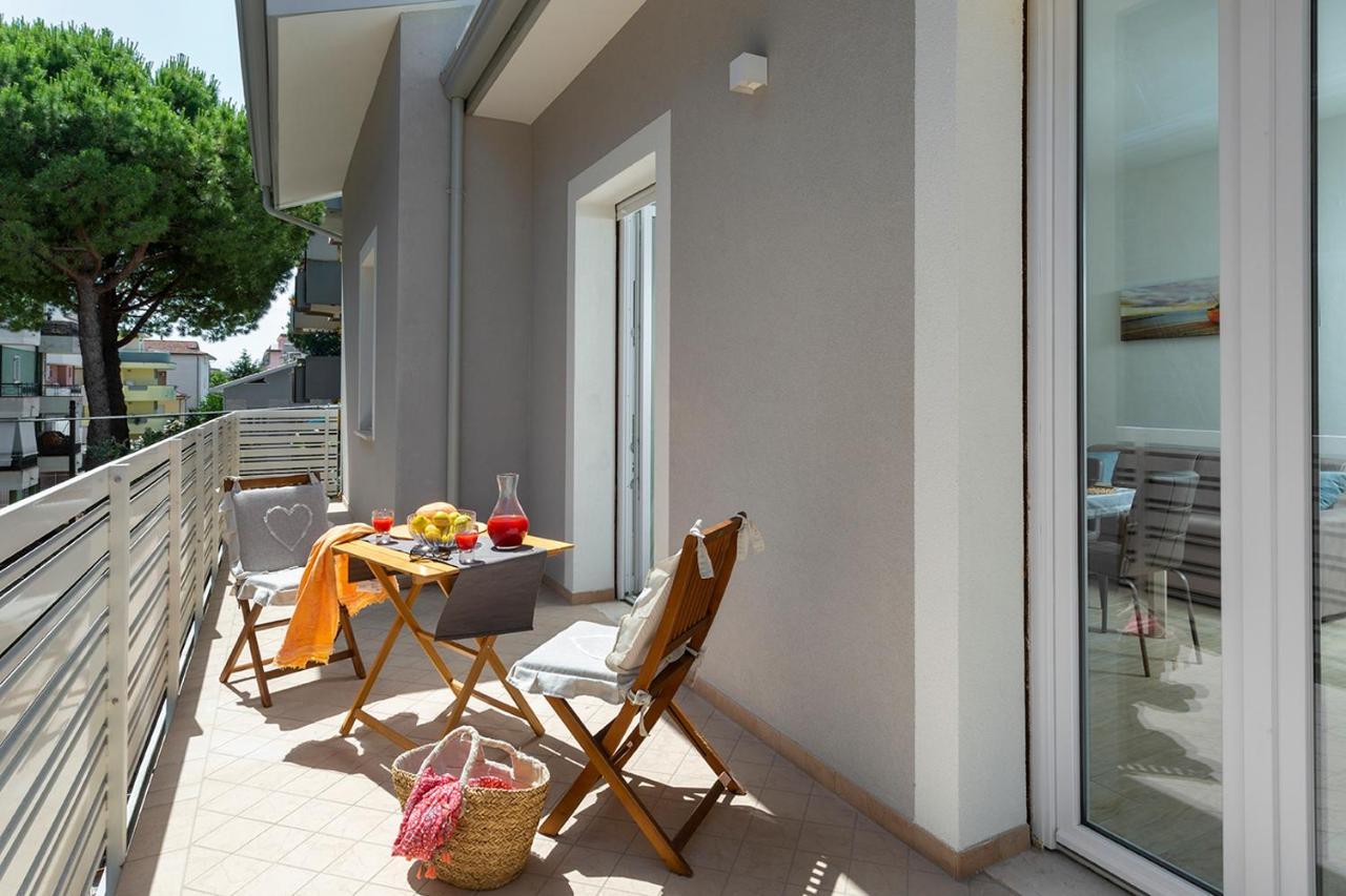 Appartamenti Villa Miramare Rimini Exteriör bild