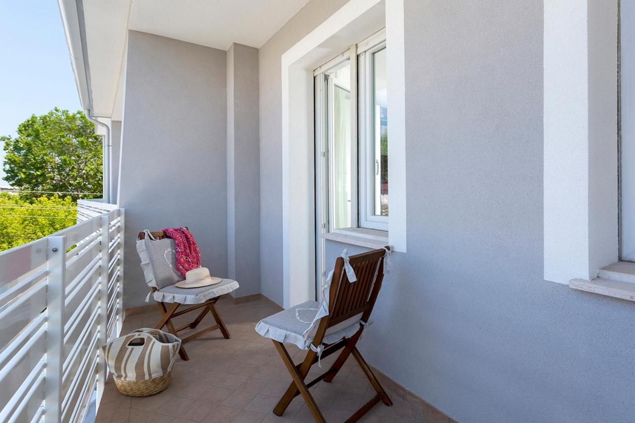 Appartamenti Villa Miramare Rimini Exteriör bild