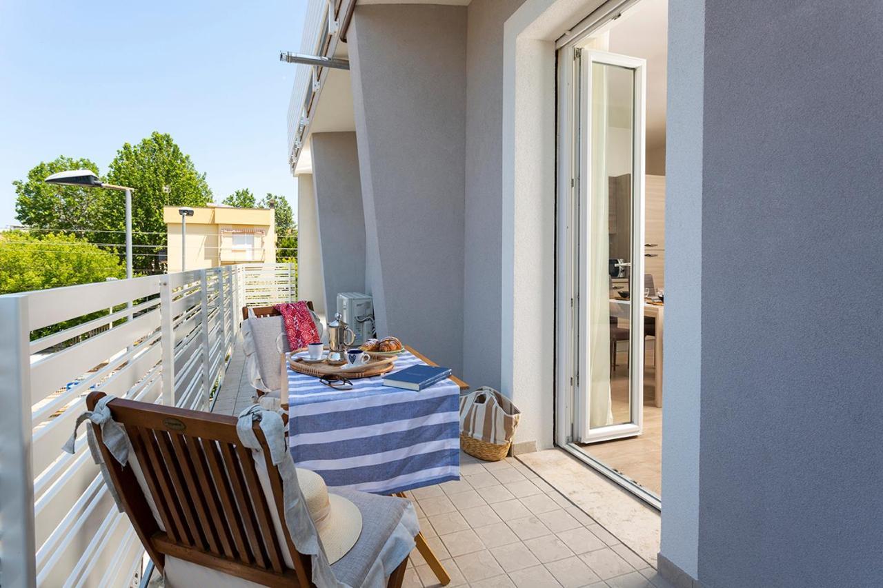 Appartamenti Villa Miramare Rimini Exteriör bild