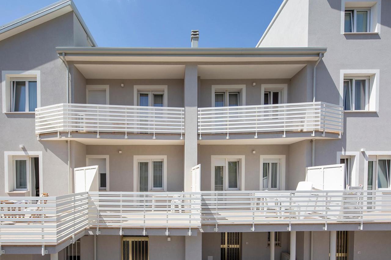 Appartamenti Villa Miramare Rimini Exteriör bild