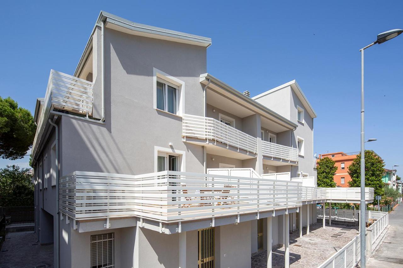 Appartamenti Villa Miramare Rimini Exteriör bild