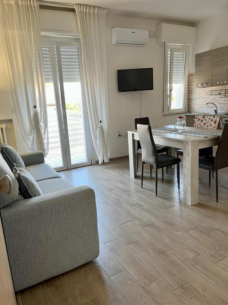 Appartamenti Villa Miramare Rimini Exteriör bild